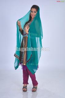 Nyra Banerjee feet photo thumbnail