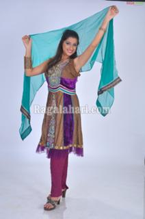 Nyra Banerjee feet photo thumbnail