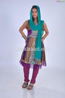 Nyra Banerjee feet photo thumbnail