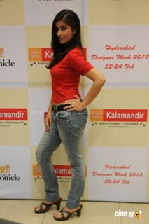 Nyra Banerjee feet photo thumbnail