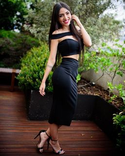 Nyvi Estephan feet photo thumbnail