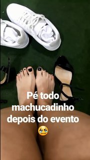 Nyvi Estephan feet photo thumbnail