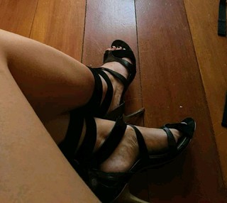 Nyvi Estephan feet photo thumbnail