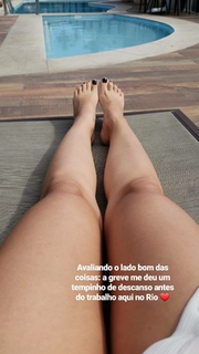 Nyvi Estephan feet photo thumbnail