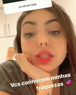 Nyvi Estephan feet photo thumbnail