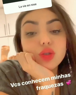 Nyvi Estephan feet photo thumbnail