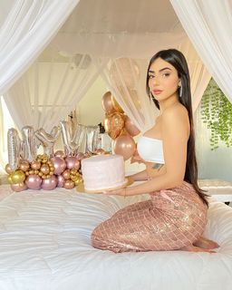 Nyvi Estephan feet photo thumbnail