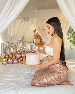 Nyvi Estephan feet photo thumbnail