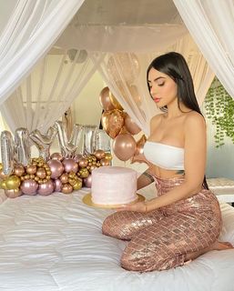 Nyvi Estephan feet photo thumbnail