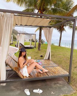 Nyvi Estephan feet photo thumbnail