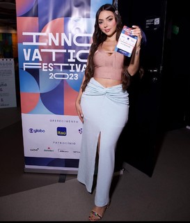 Nyvi Estephan feet photo thumbnail