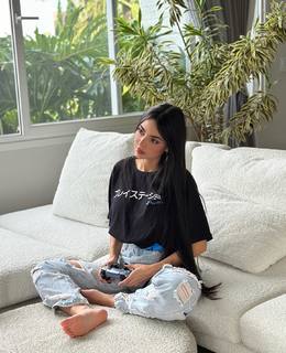 Nyvi Estephan feet photo thumbnail