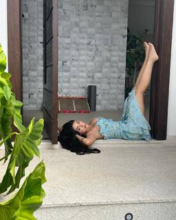 Nyvi Estephan feet photo thumbnail