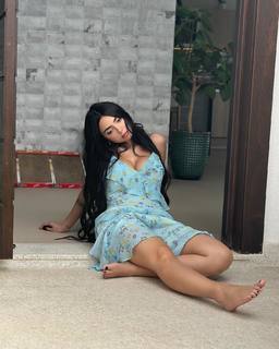 Nyvi Estephan feet photo thumbnail