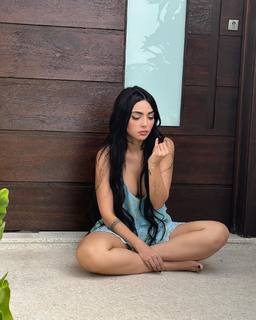 Nyvi Estephan feet photo thumbnail