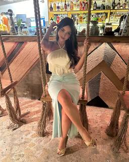 Nyvi Estephan feet photo thumbnail