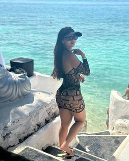 Nyvi Estephan feet photo thumbnail