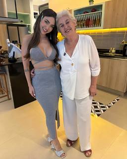 Nyvi Estephan feet photo thumbnail