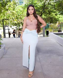 Nyvi Estephan feet photo thumbnail