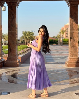 Nyvi Estephan feet photo thumbnail