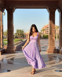 Nyvi Estephan feet photo thumbnail