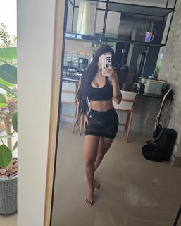 Nyvi Estephan feet photo thumbnail