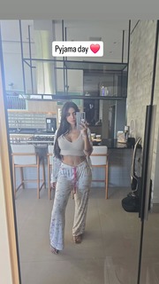 Nyvi Estephan feet photo thumbnail