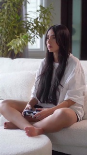 Nyvi Estephan feet photo thumbnail