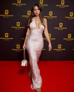 Nyvi Estephan feet photo thumbnail