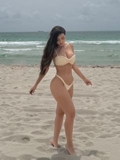 Nyvi Estephan feet photo thumbnail