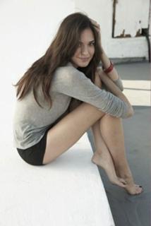 Odette Annable feet photo thumbnail