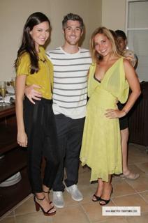 Odette Annable feet photo thumbnail