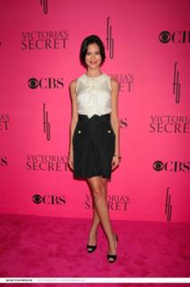 Odette Annable feet photo thumbnail