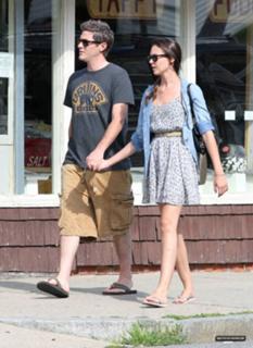 Odette Annable feet photo thumbnail