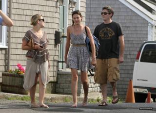Odette Annable feet photo thumbnail