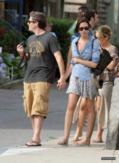 Odette Annable feet photo thumbnail