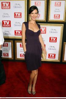 Odette Annable feet photo thumbnail