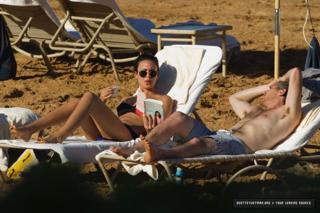 Odette Annable feet photo thumbnail