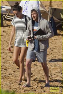 Odette Annable feet photo thumbnail