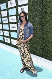 Odette Annable feet photo thumbnail