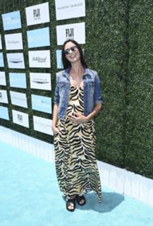 Odette Annable feet photo thumbnail