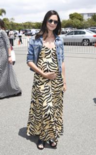 Odette Annable feet photo thumbnail