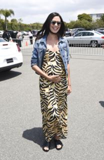 Odette Annable feet photo thumbnail