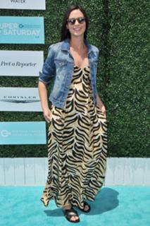 Odette Annable feet photo thumbnail