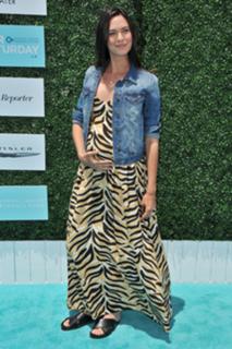 Odette Annable feet photo thumbnail