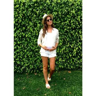 Odette Annable feet photo thumbnail