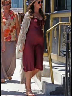 Odette Annable feet photo thumbnail