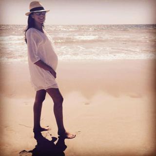 Odette Annable feet photo thumbnail