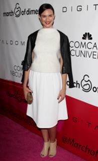 Odette Annable feet photo thumbnail