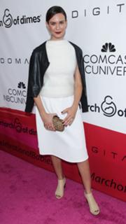 Odette Annable feet photo thumbnail
